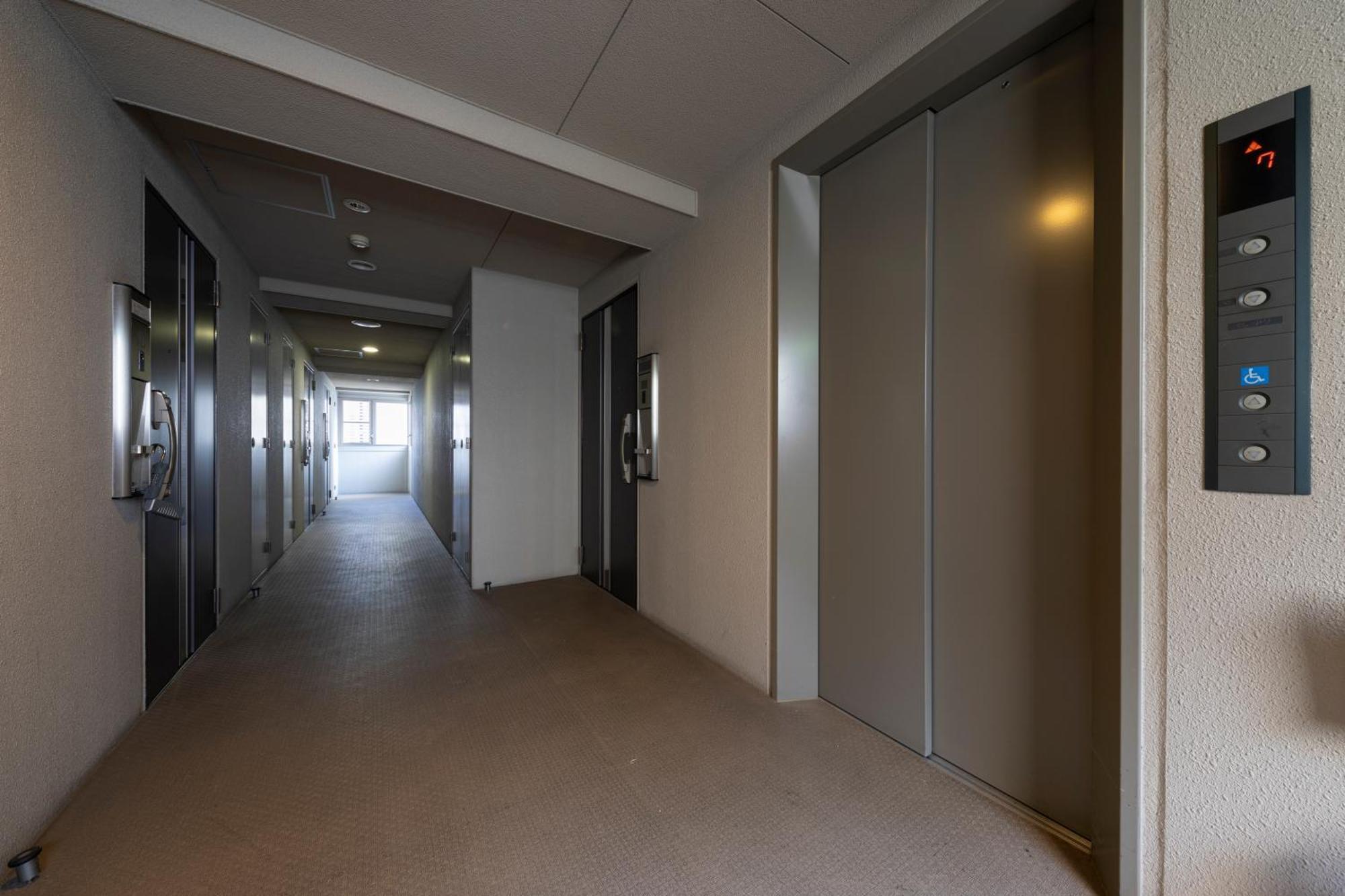 クリスタルコート難波 Apartamento Osaca Exterior foto